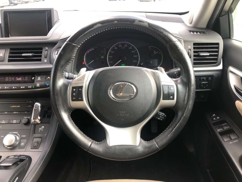 LEXUS CT CT200H VERSION C Thumbnail 6