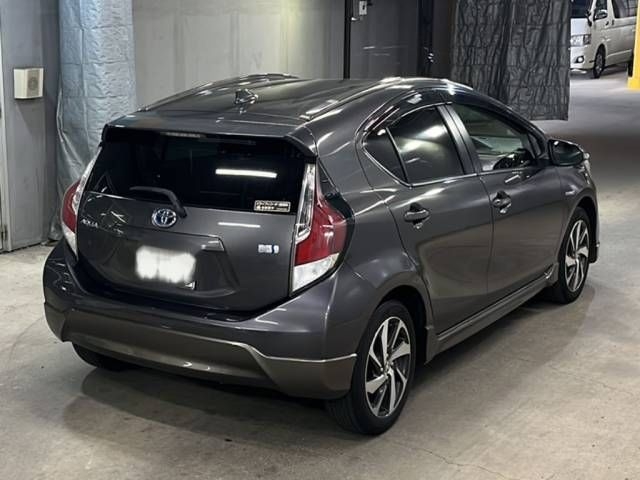 TOYOTA AQUA X-URBAN Thumbnail 6