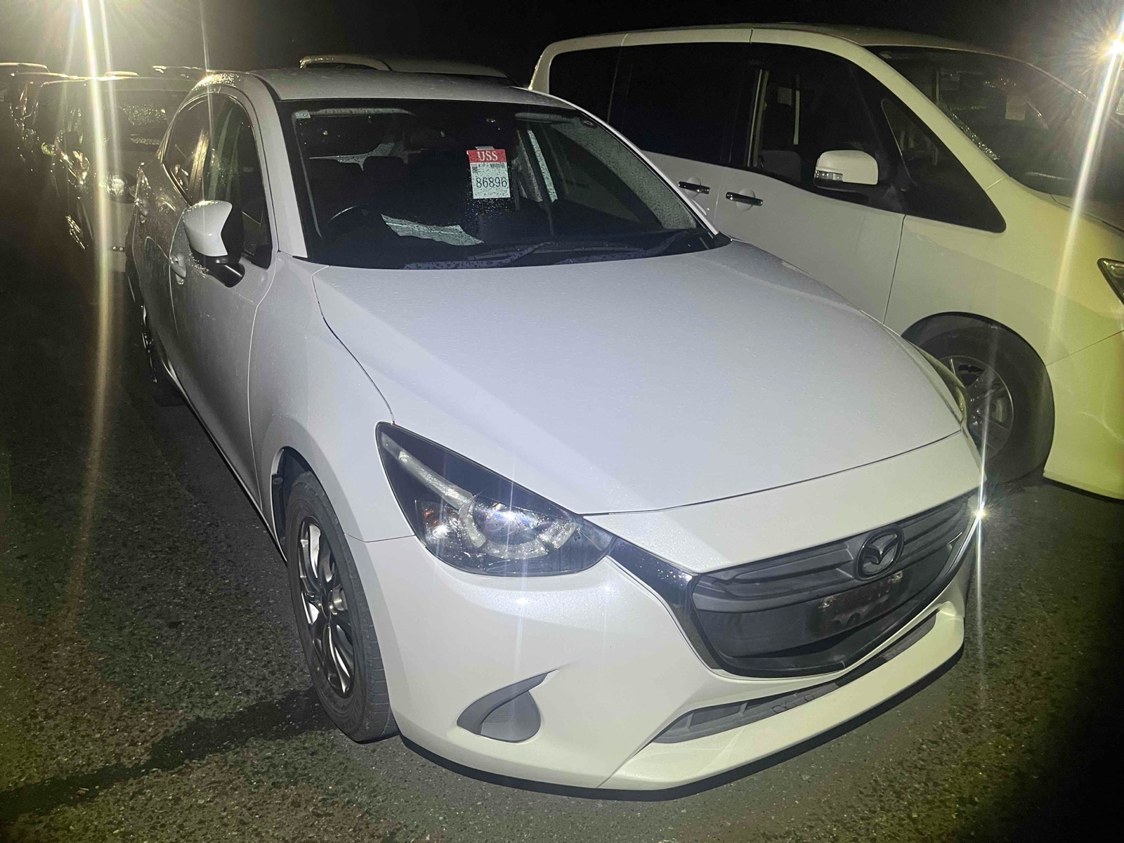 MAZDA DEMIO 13S Thumbnail 7
