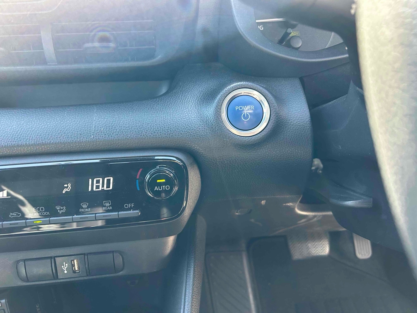 TOYOTA YARIS HYBRID X Thumbnail 12