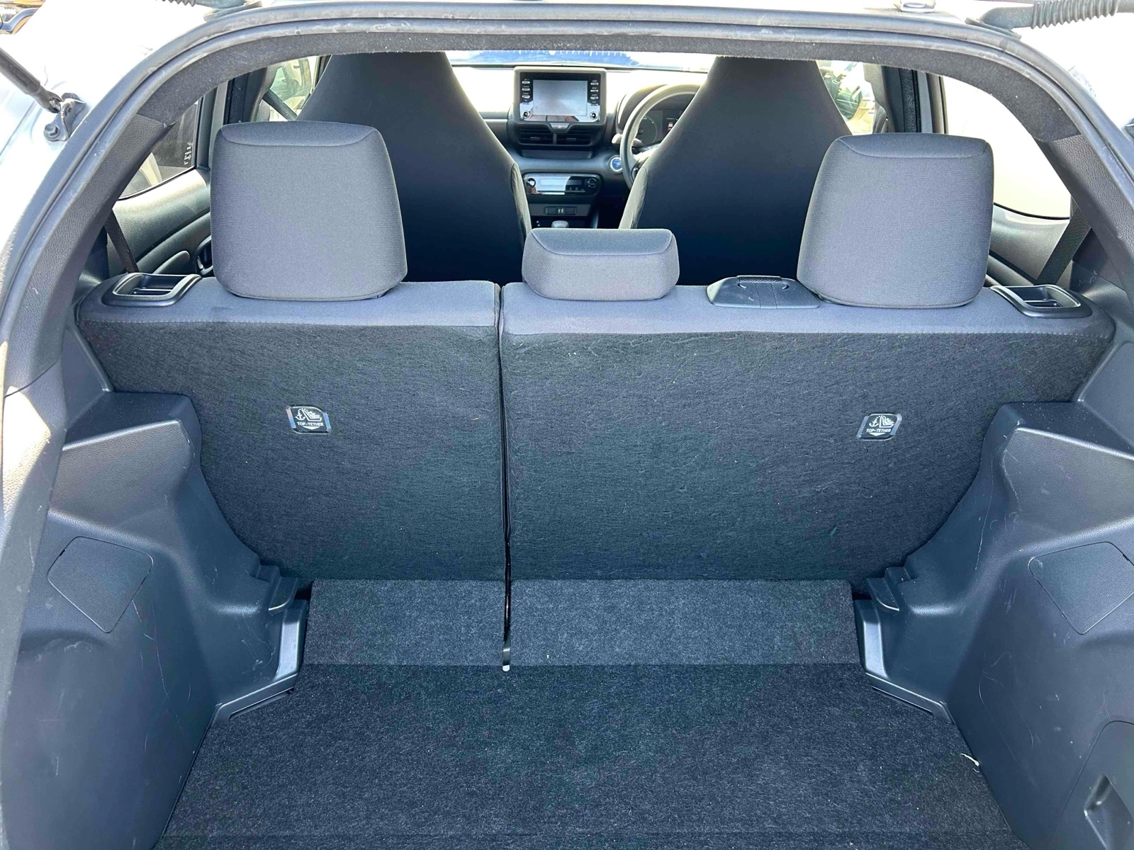 TOYOTA YARIS HYBRID X Thumbnail 27