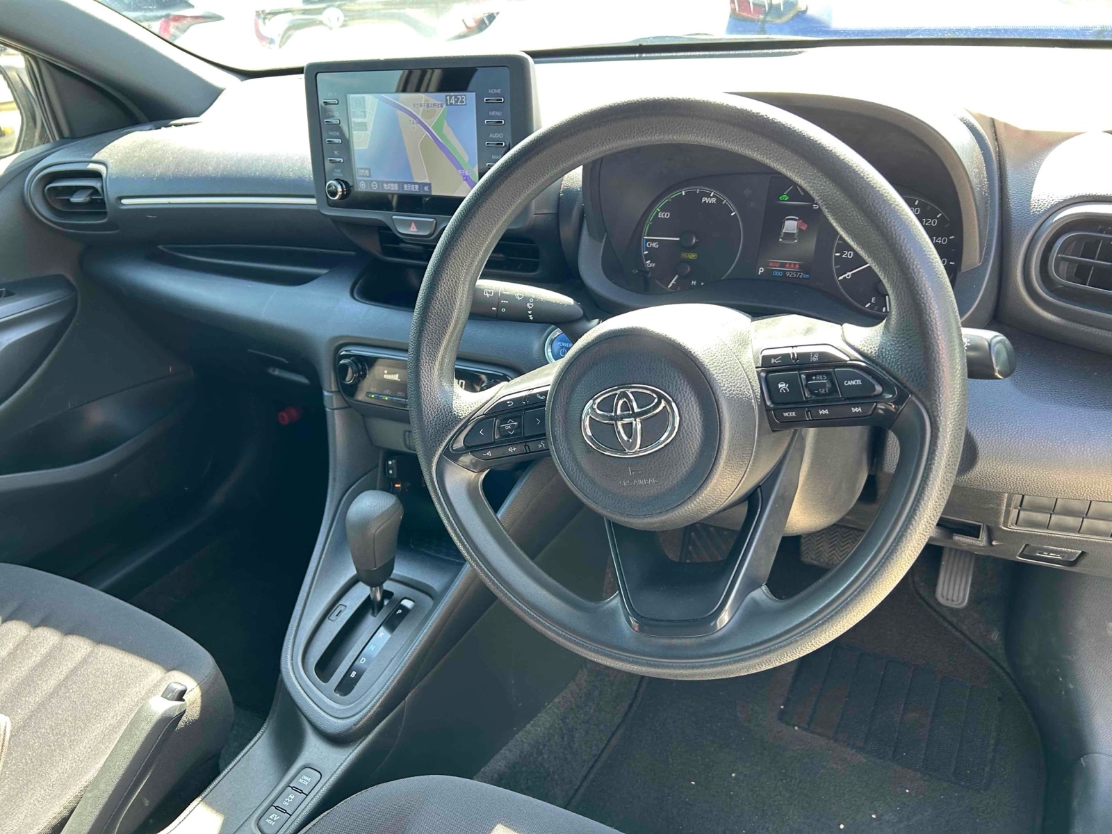 TOYOTA YARIS HYBRID X Thumbnail 13