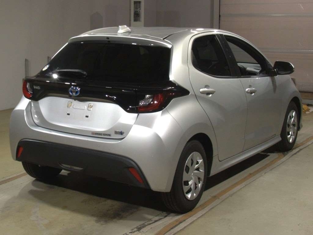 TOYOTA YARIS HYBRID X Thumbnail 2