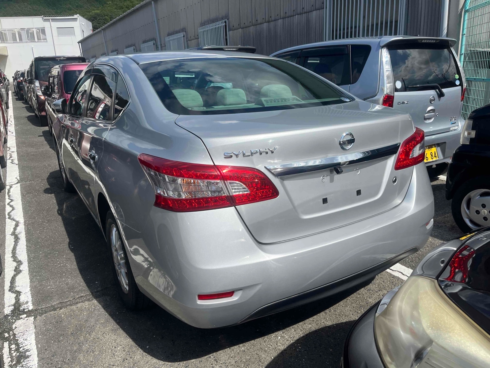 NISSAN SYLPHY X Thumbnail 2