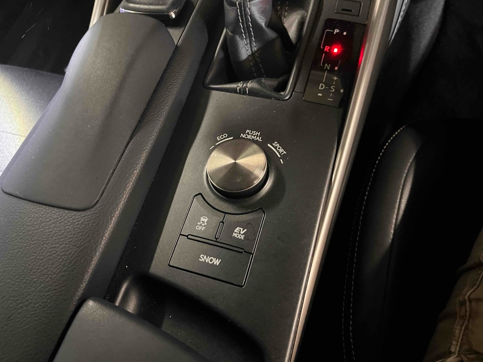LEXUS IS IS300H Thumbnail 17