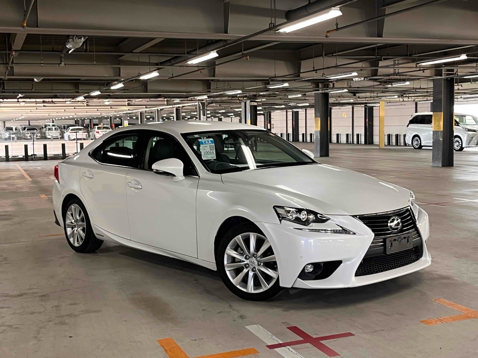 LEXUS IS IS300H Thumbnail 1