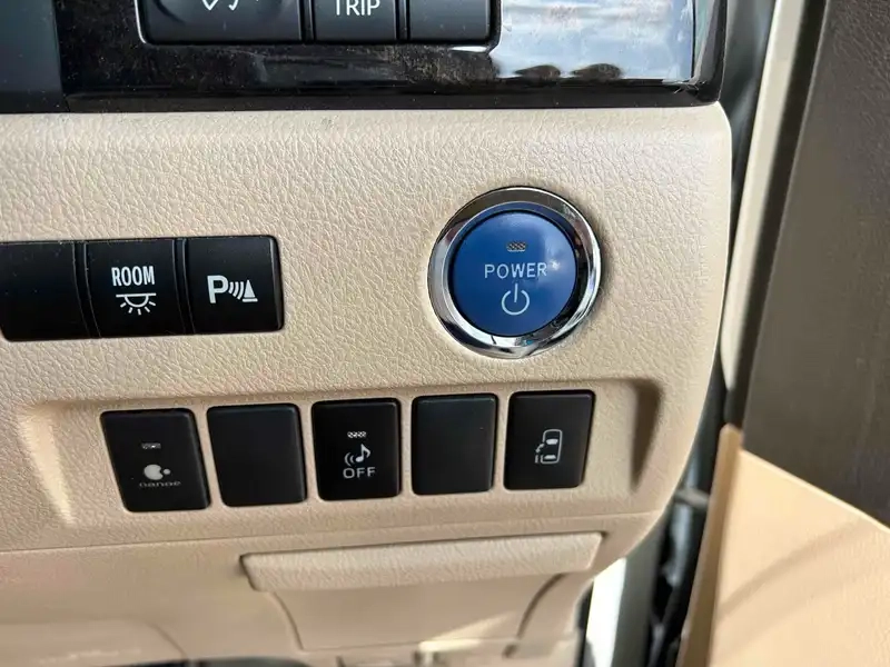TOYOTA VELLFIRE HYBRID X 4WD Thumbnail 14