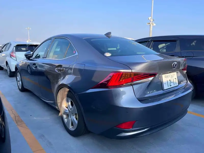 LEXUS IS 4D IS300H Thumbnail 9