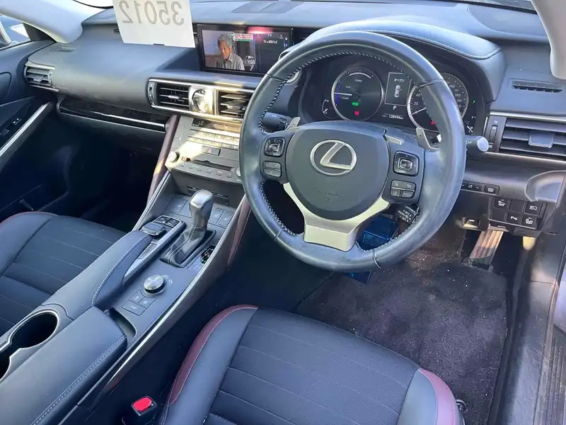 LEXUS IS 4D IS300H Thumbnail 10