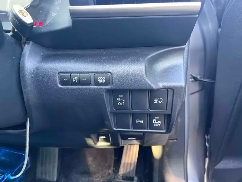 LEXUS IS 4D IS300H Thumbnail 13