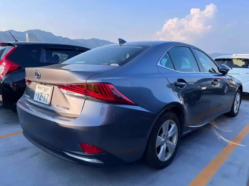 LEXUS IS 4D IS300H Thumbnail 2