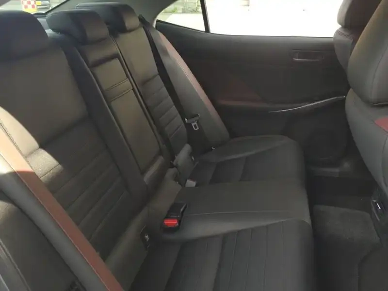LEXUS IS 4D IS300H Thumbnail 8