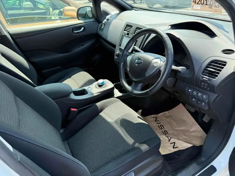 NISSAN LEAF  Thumbnail 10