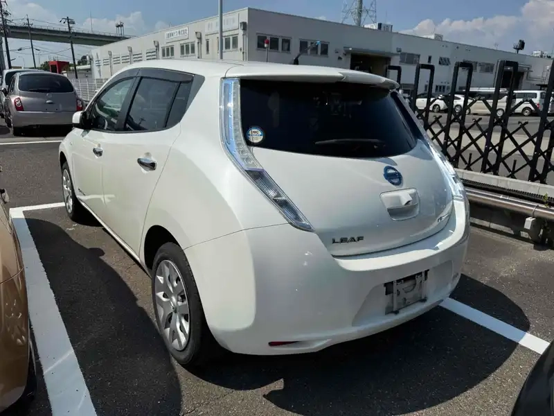 NISSAN LEAF  Thumbnail 2