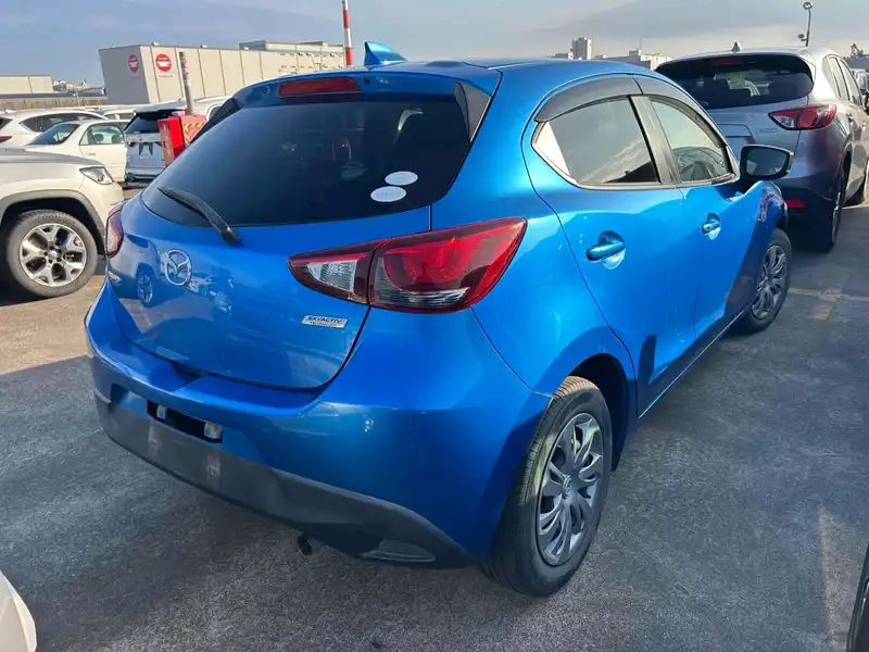 MAZDA DEMIO 13S Thumbnail 2