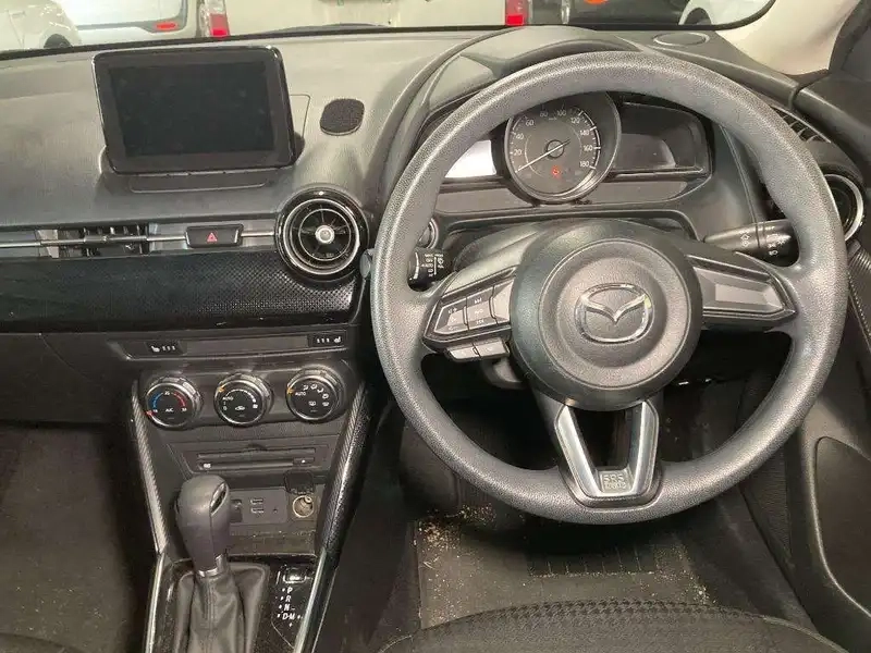 MAZDA DEMIO 13S Thumbnail 6