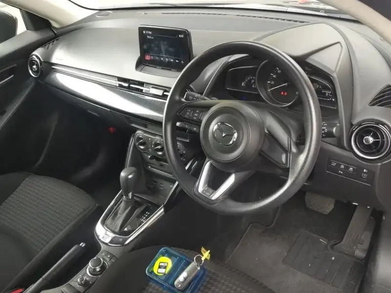 MAZDA DEMIO 13S Thumbnail 3