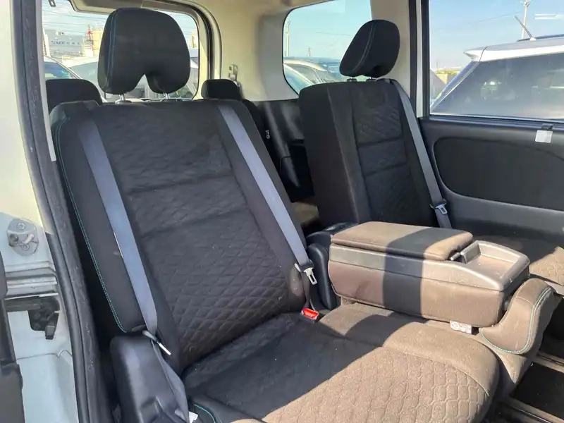 NISSAN SERENA RIDER PROPILOT Thumbnail 4