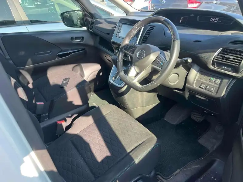 NISSAN SERENA RIDER PROPILOT Thumbnail 3
