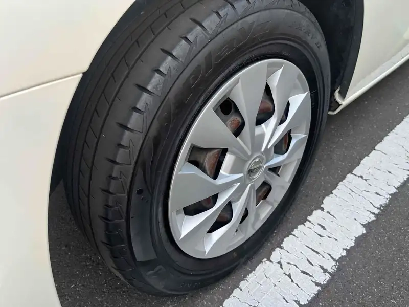 NISSAN SERENA X V SMART Thumbnail 6