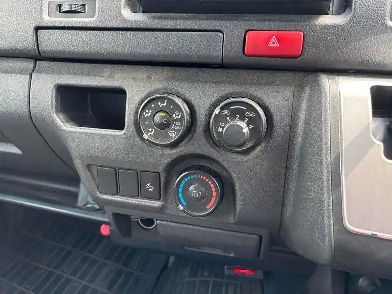 TOYOTA HIACE VAN DX Thumbnail 32