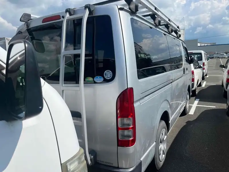 TOYOTA HIACE DX Thumbnail 2