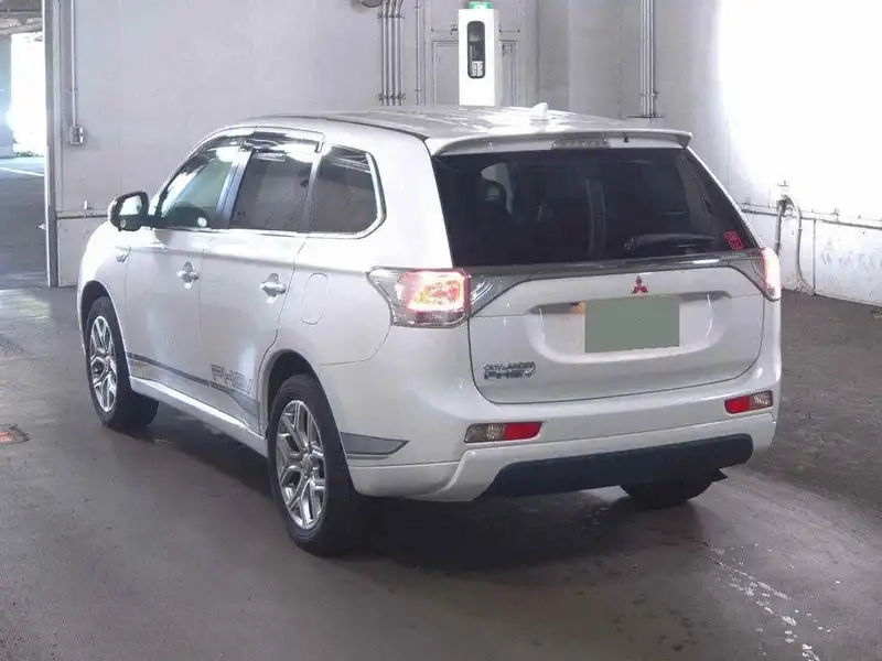 MITSUBISHI OUTLANDER PHEV 4WD G NAVI PACKAGE Thumbnail 4