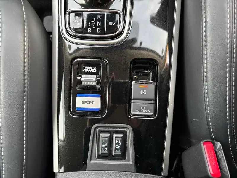 MITSUBISHI OUTLANDER PHEV 4WD G Thumbnail 12
