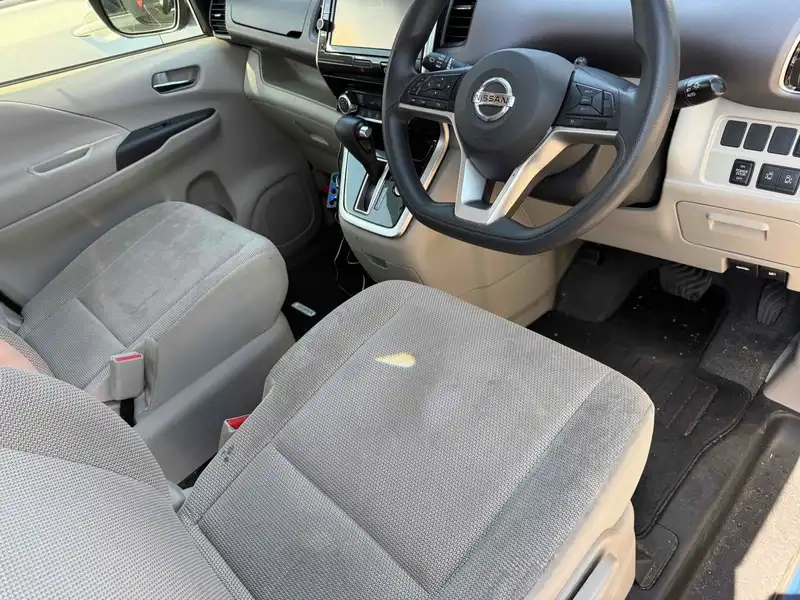 NISSAN SERENA X V SMART 2 4WD Thumbnail 8