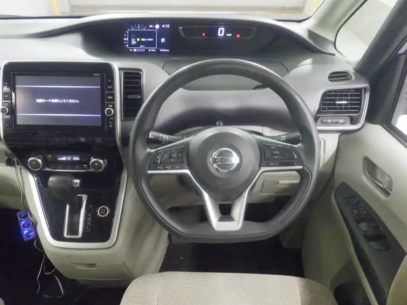NISSAN SERENA X V SMART 2 4WD Thumbnail 3