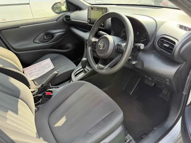 TOYOTA YARIS HYBRID X SAFETYSENSING Thumbnail 9
