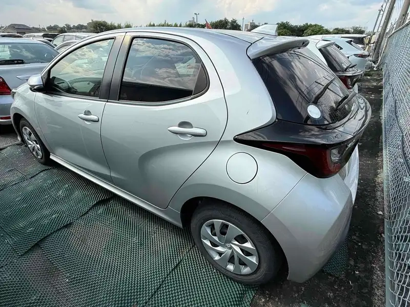 TOYOTA YARIS HYBRID X SAFETYSENSING Thumbnail 2