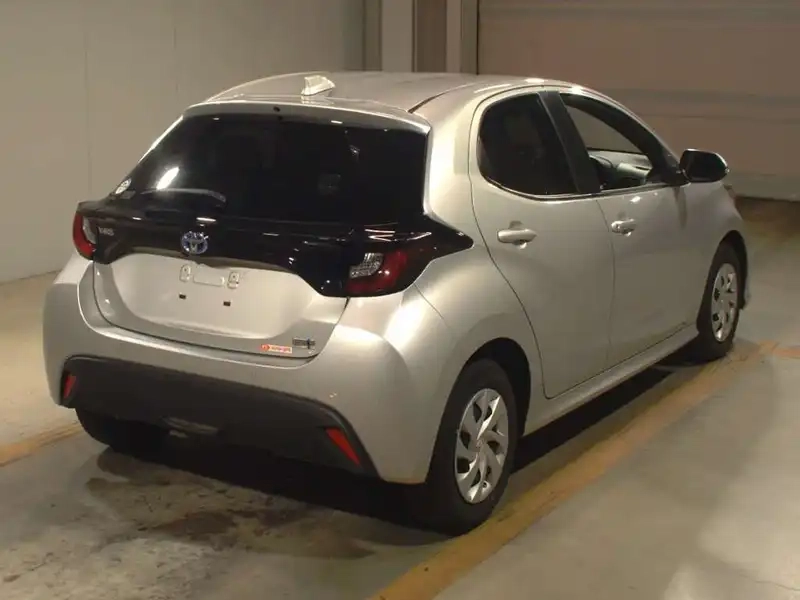 TOYOTA YARIS HYBRID X Thumbnail 4