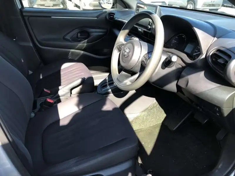 TOYOTA YARIS HYBRID X Thumbnail 10