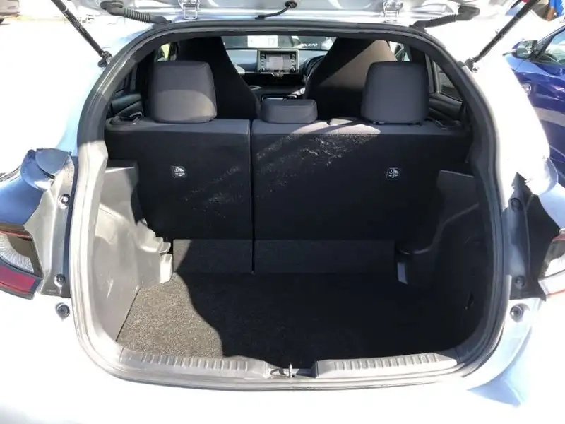 TOYOTA YARIS HYBRID X Thumbnail 9