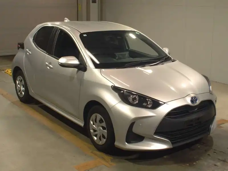 TOYOTA YARIS HYBRID X Thumbnail 6