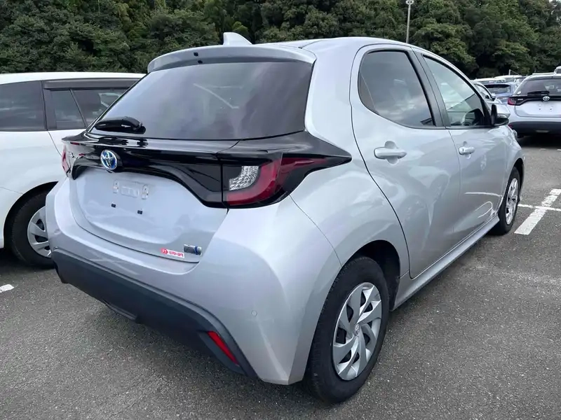 TOYOTA YARIS HYBRID X Thumbnail 2