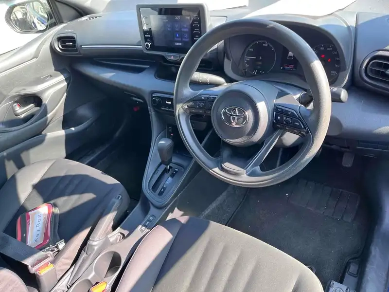 TOYOTA YARIS HYBRID X Thumbnail 11