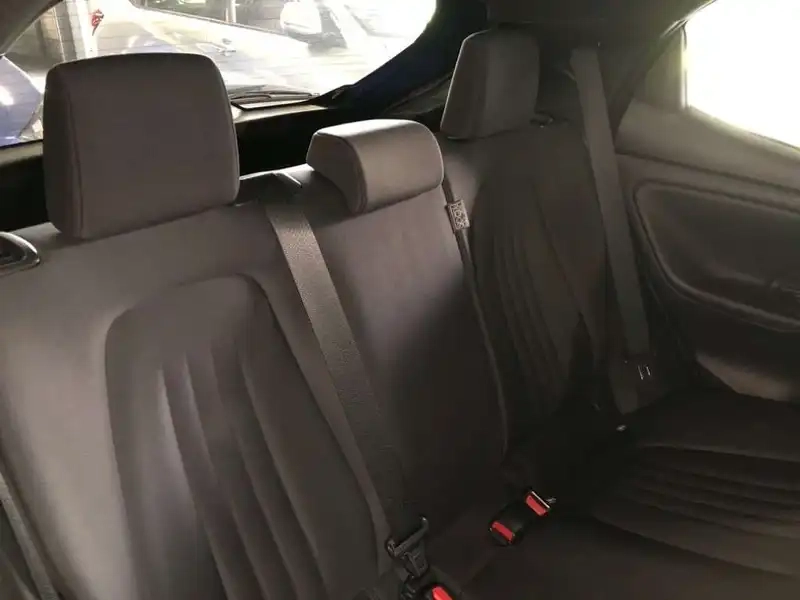 TOYOTA YARIS HYBRID X Thumbnail 7