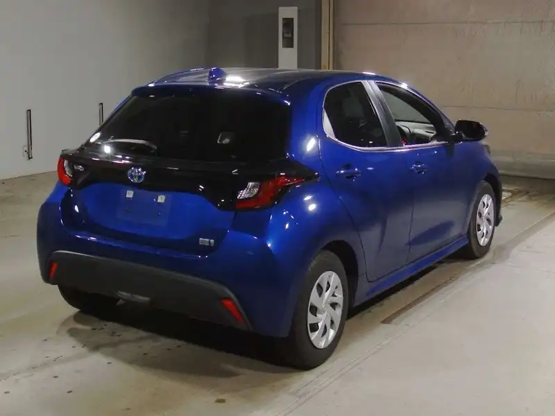 TOYOTA YARIS HYBRID X Thumbnail 4