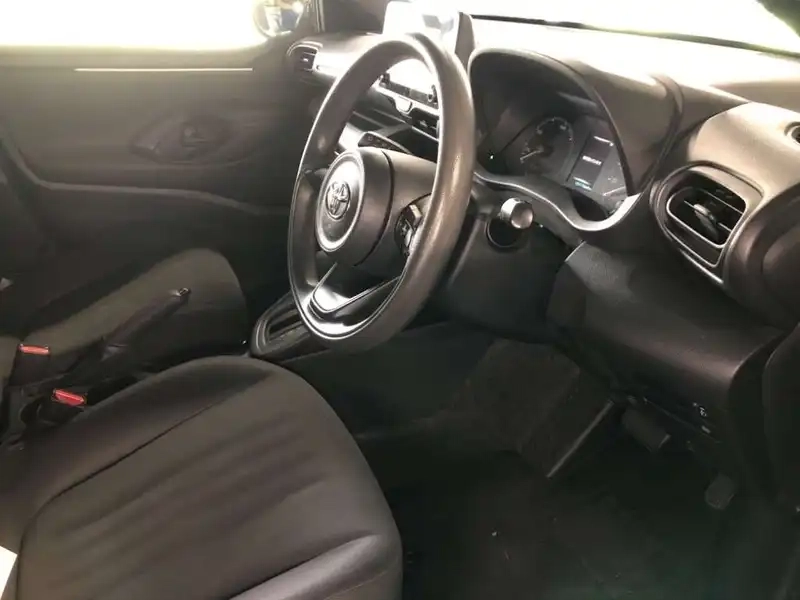 TOYOTA YARIS HYBRID X Thumbnail 5