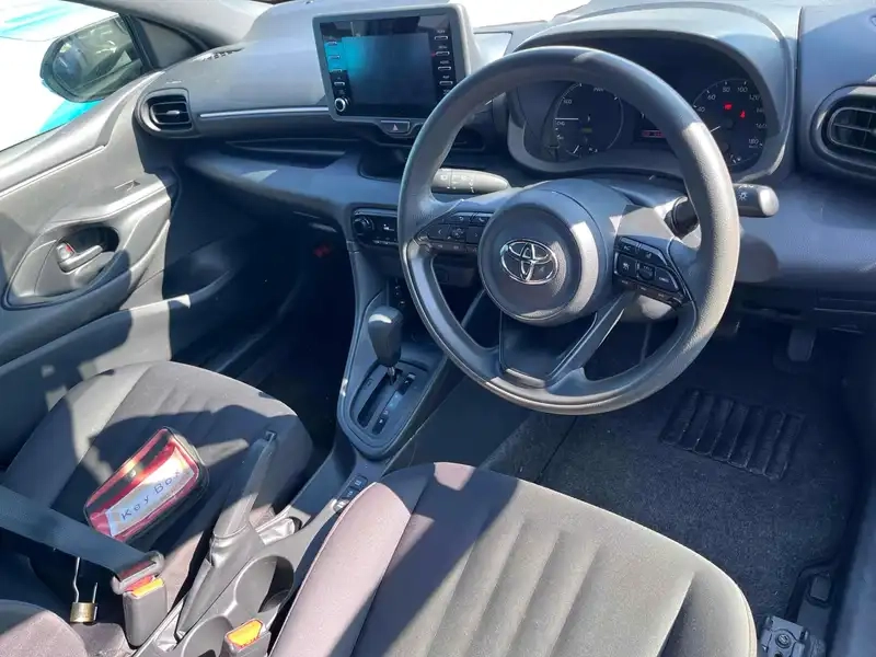 TOYOTA YARIS HYBRID X Thumbnail 11