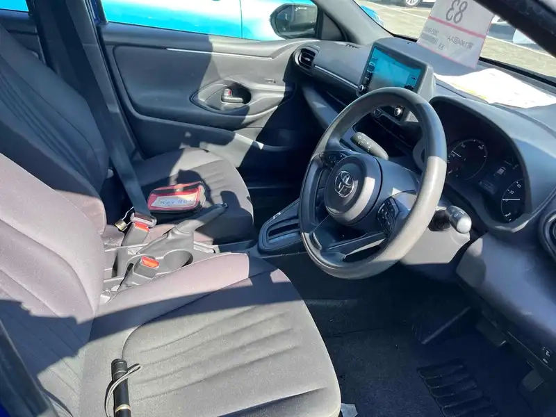 TOYOTA YARIS HYBRID X Thumbnail 15