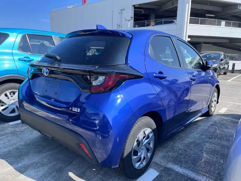 TOYOTA YARIS HYBRID X Thumbnail 2