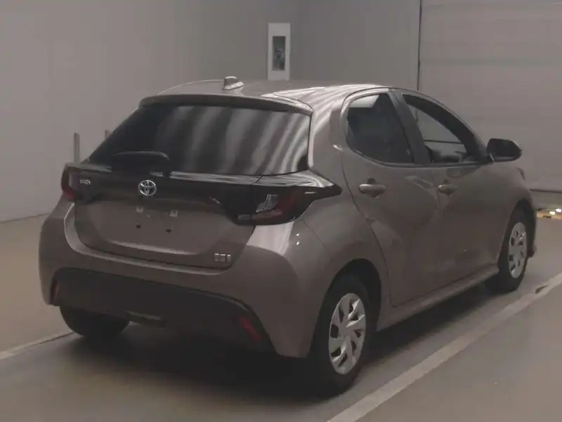 TOYOTA YARIS HYBRID X Thumbnail 4