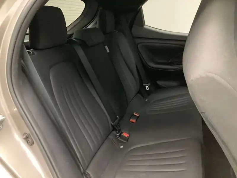 TOYOTA YARIS HYBRID X Thumbnail 10