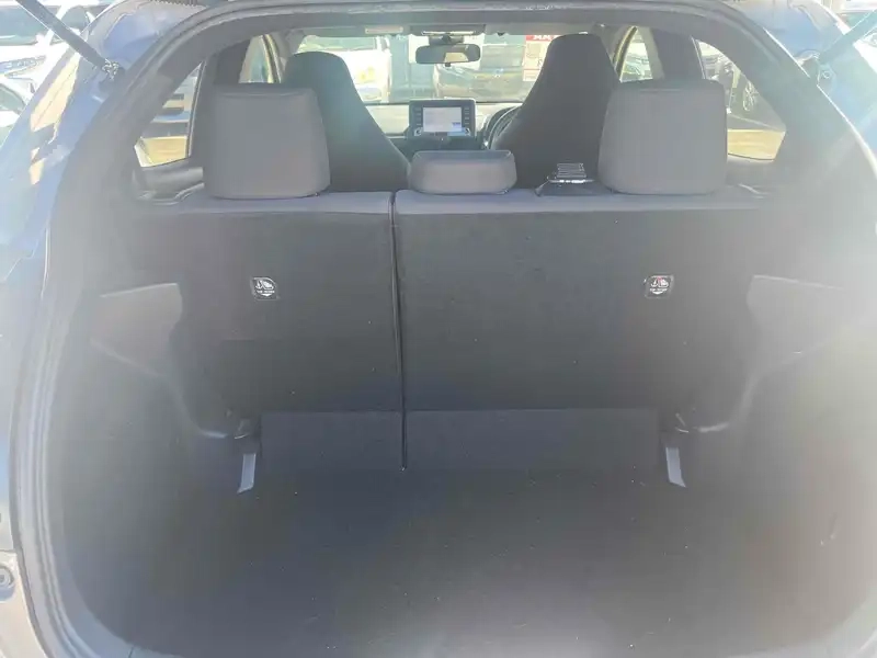 TOYOTA YARIS HYBRID X Thumbnail 31