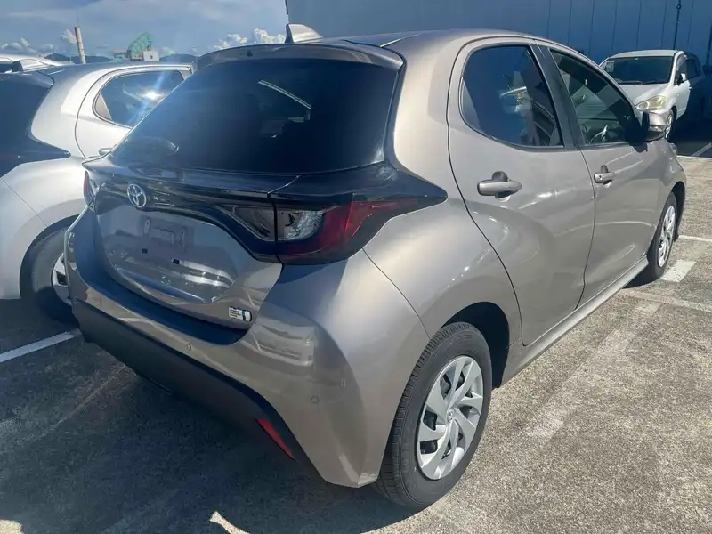 TOYOTA YARIS HYBRID X Thumbnail 32