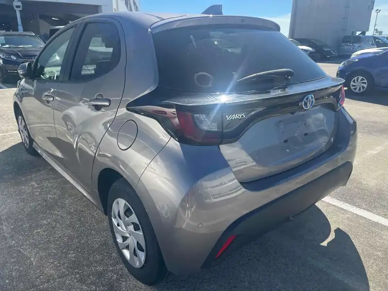 TOYOTA YARIS HYBRID X Thumbnail 29