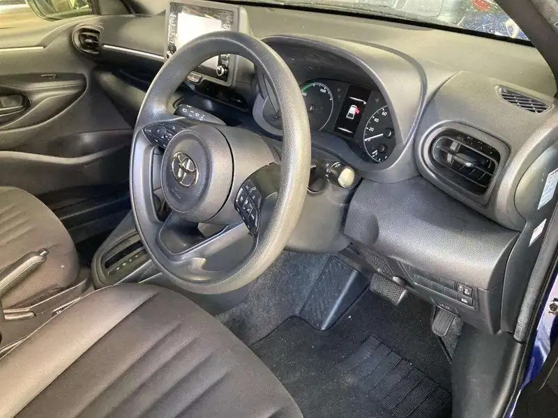 TOYOTA YARIS HYBRID X Thumbnail 3